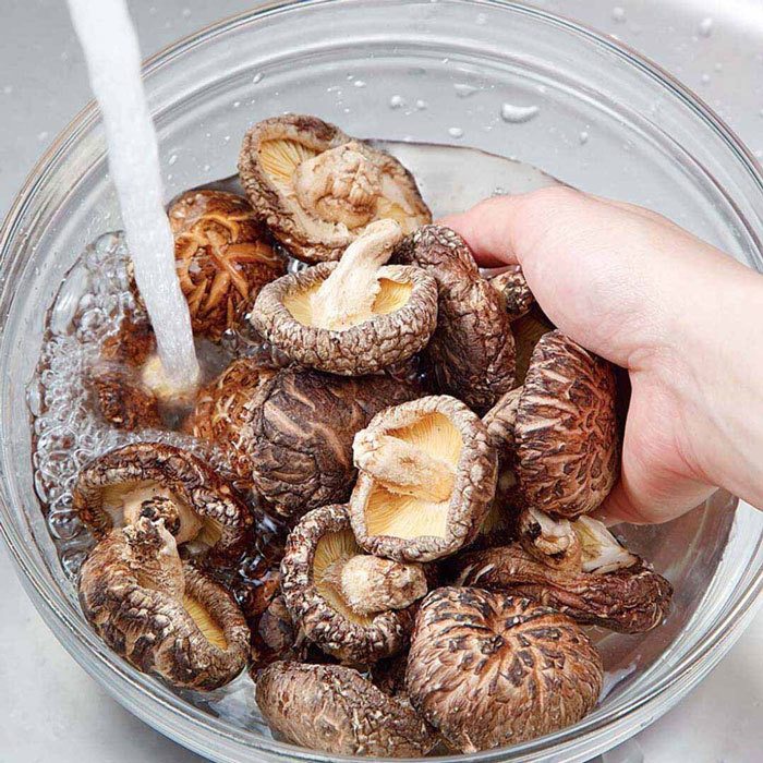 How do you rehydrate dried mushrooms quickly